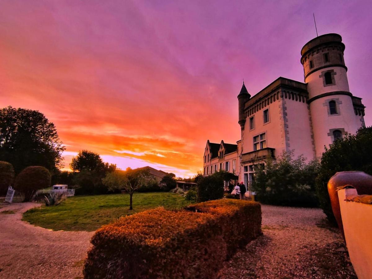 Chateau De Villeneuve - Montolieu 外观 照片